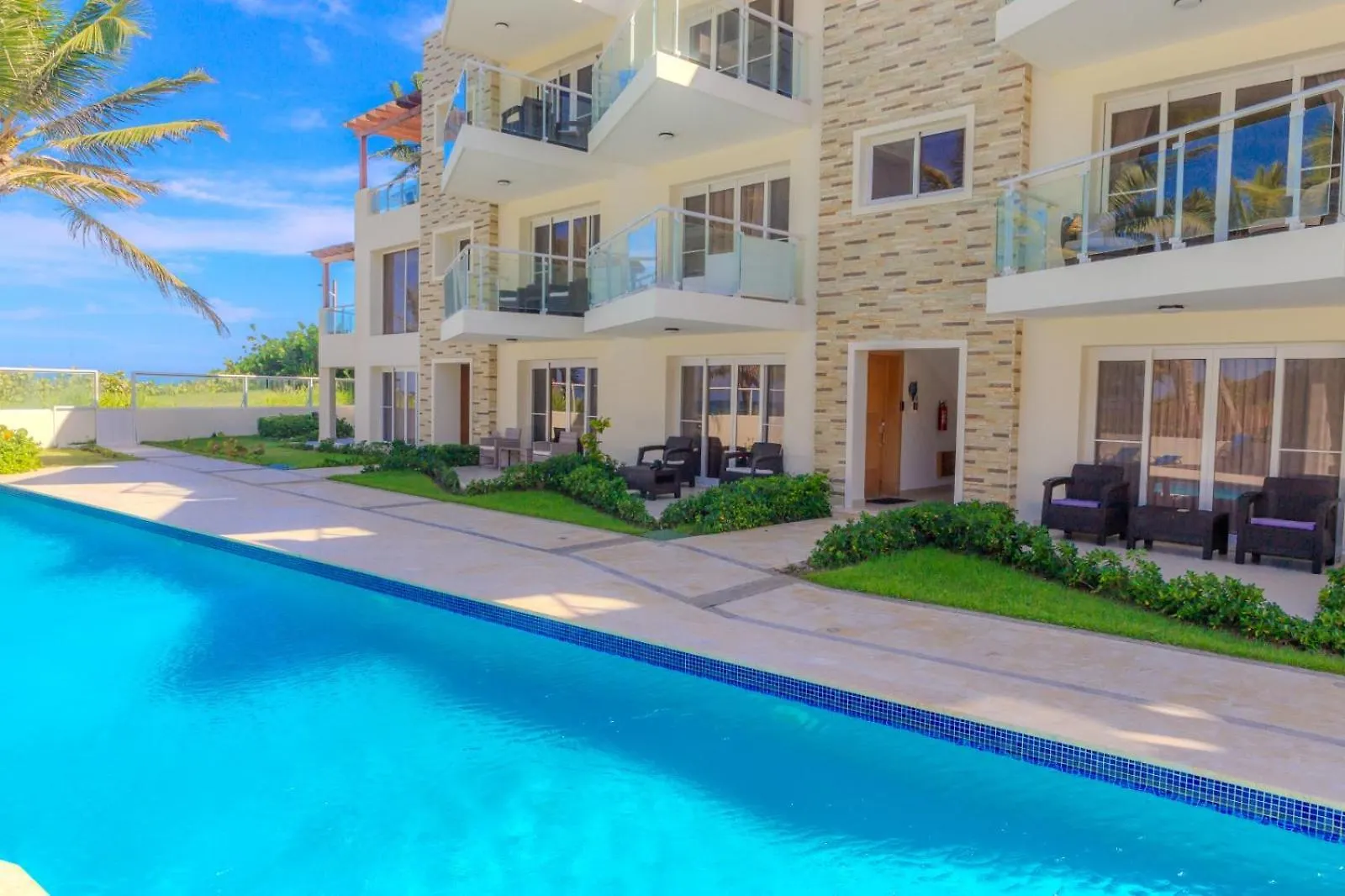 Poolside Beachfront Living! Apartment Cabarete