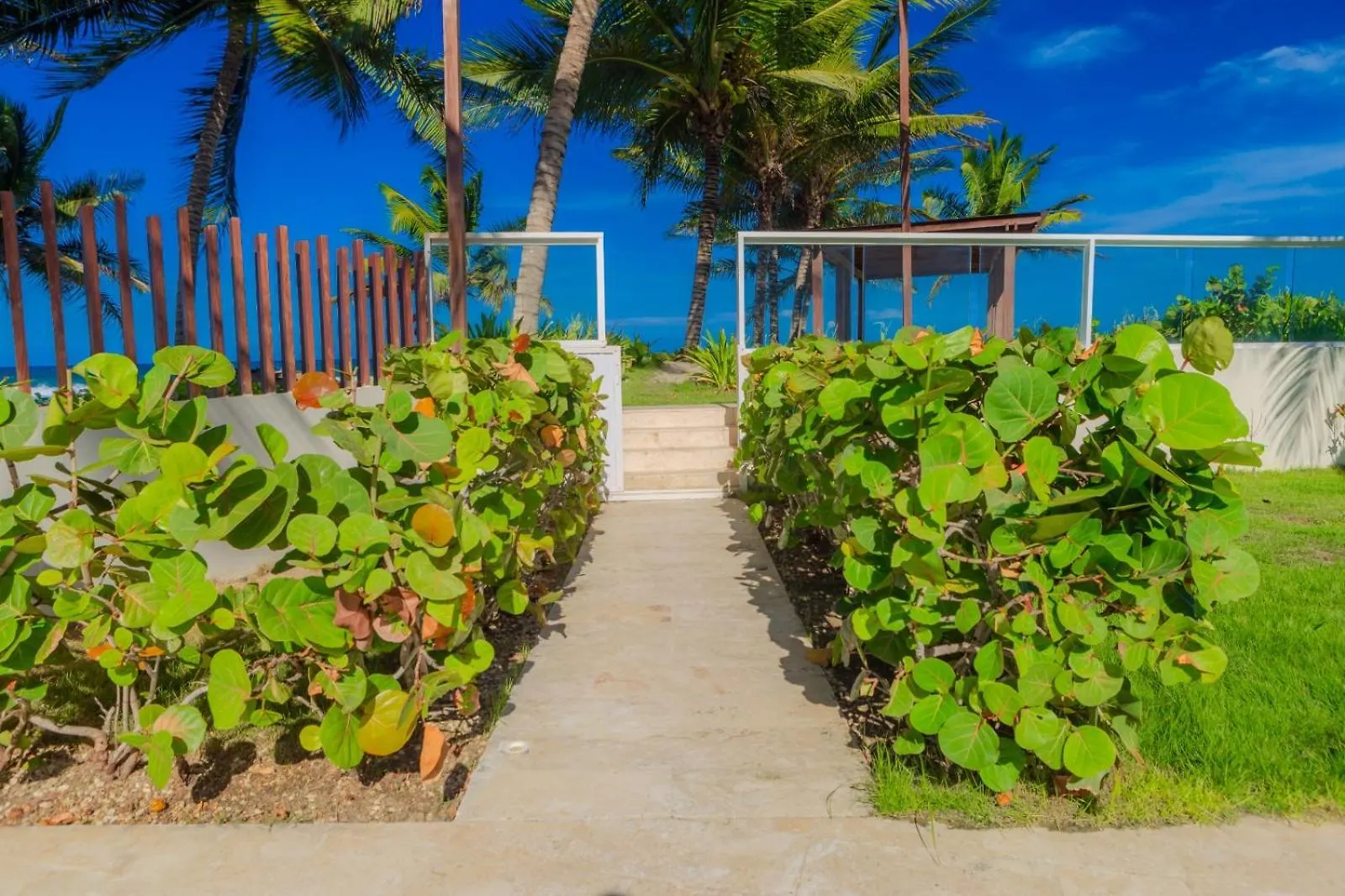 Poolside Beachfront Living! Apartment Cabarete 0*,